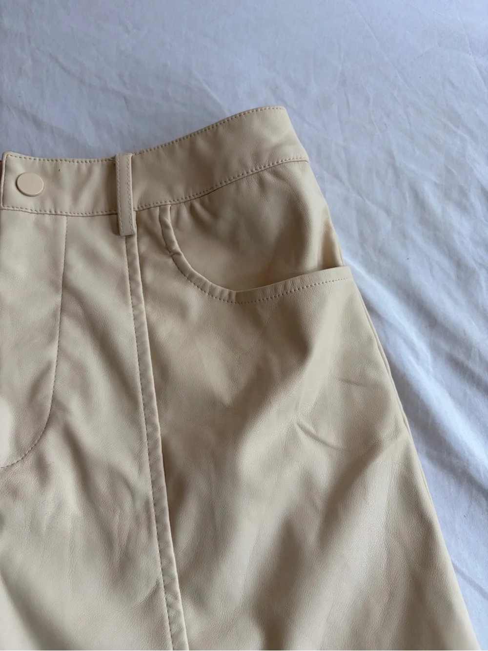 PacSun Cream Faux Leather Mini Skirt Women’s Size M Y2K